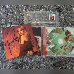 Taylor Swift TLOAS Signed Photo 3 Insert With Wonky Heart